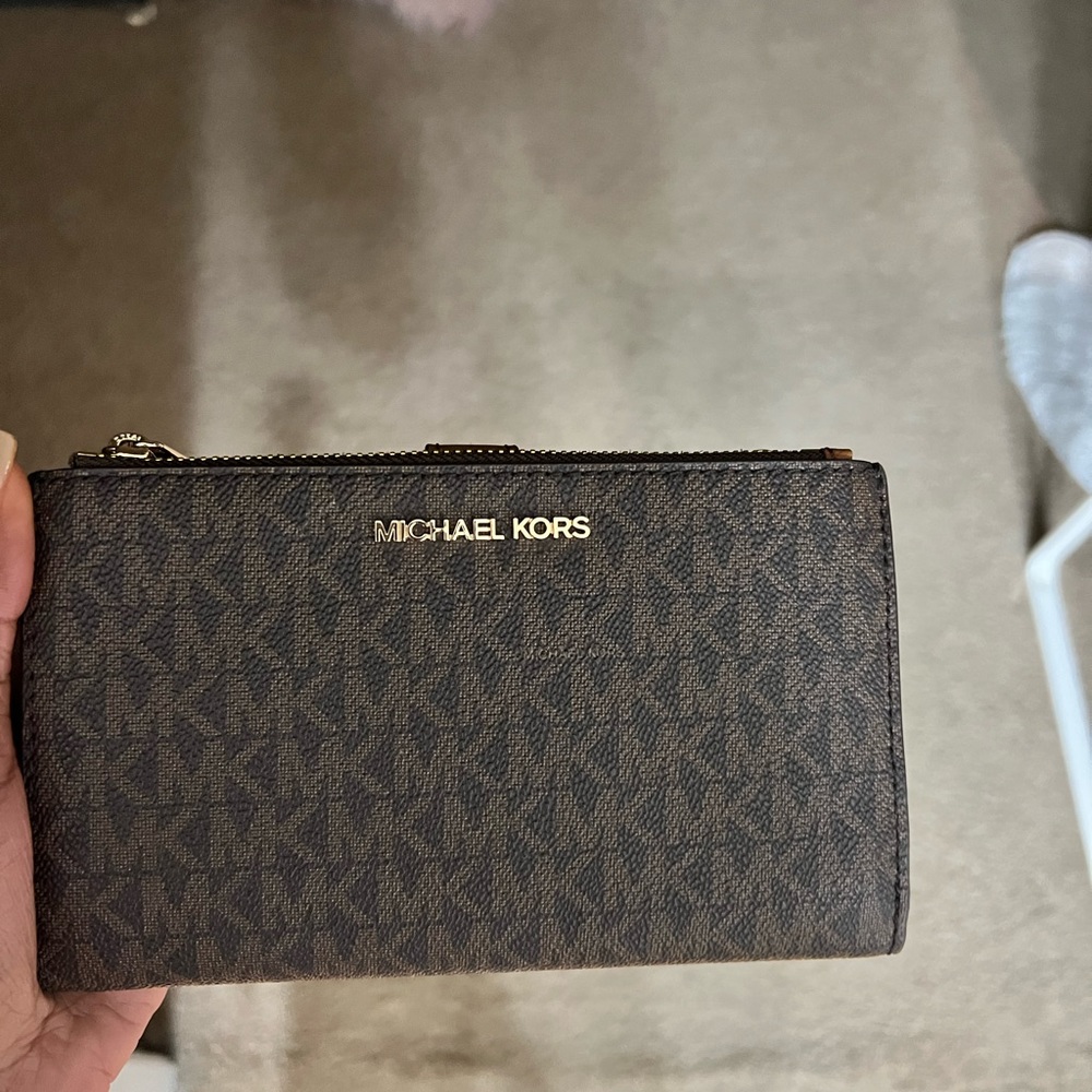 Michael Kors Large Jet Set Travel Wallet
